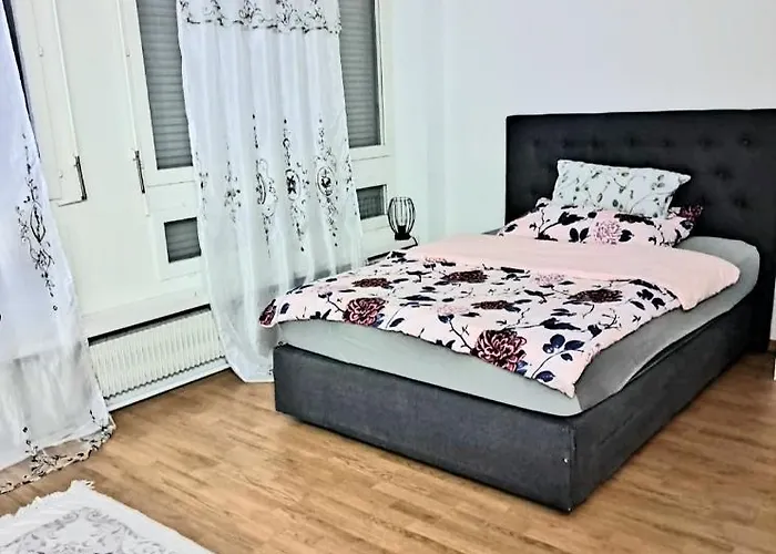 Kleine Im Zentrum Nahe Marzili * Берн