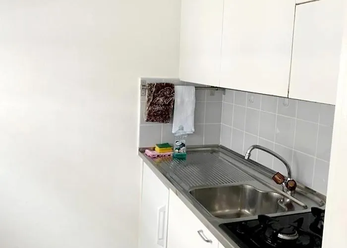 Kleine Im Zentrum Nahe Marzili Апартаменты *