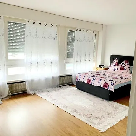 Kleine Im Zentrum Nahe Marzili *